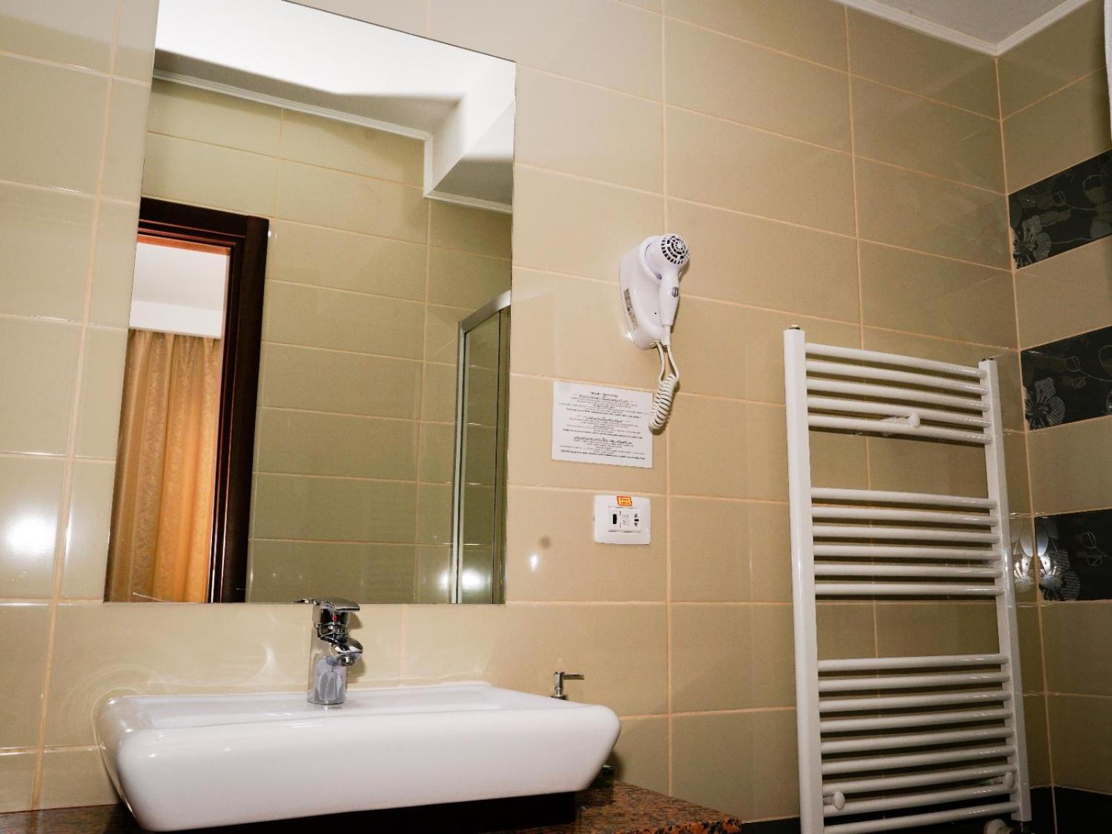 Hotel Criss บูคาเรสต์ ภายนอก รูปภาพ