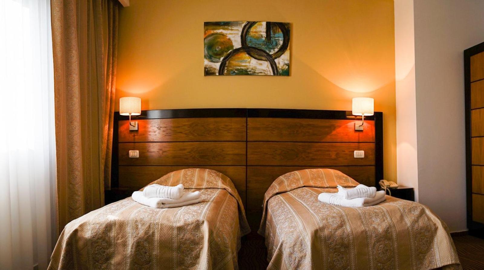 Hotel Criss บูคาเรสต์ ภายนอก รูปภาพ