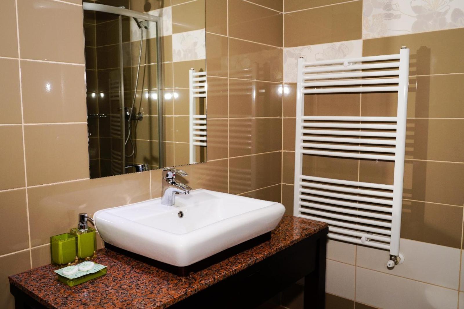 Hotel Criss บูคาเรสต์ ภายนอก รูปภาพ
