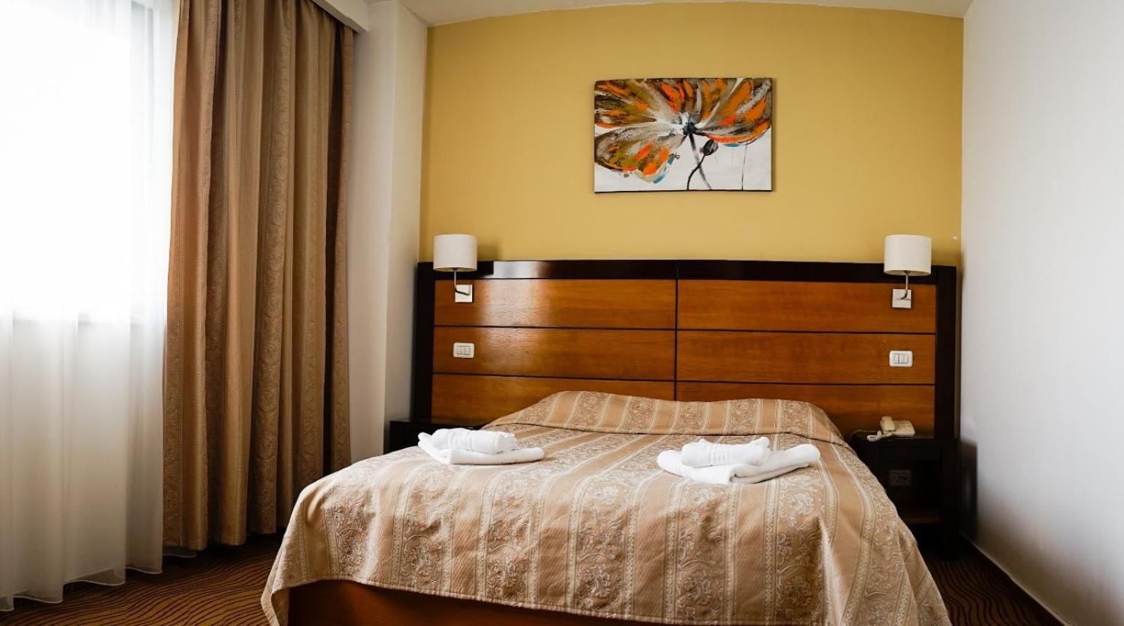 Hotel Criss บูคาเรสต์ ภายนอก รูปภาพ