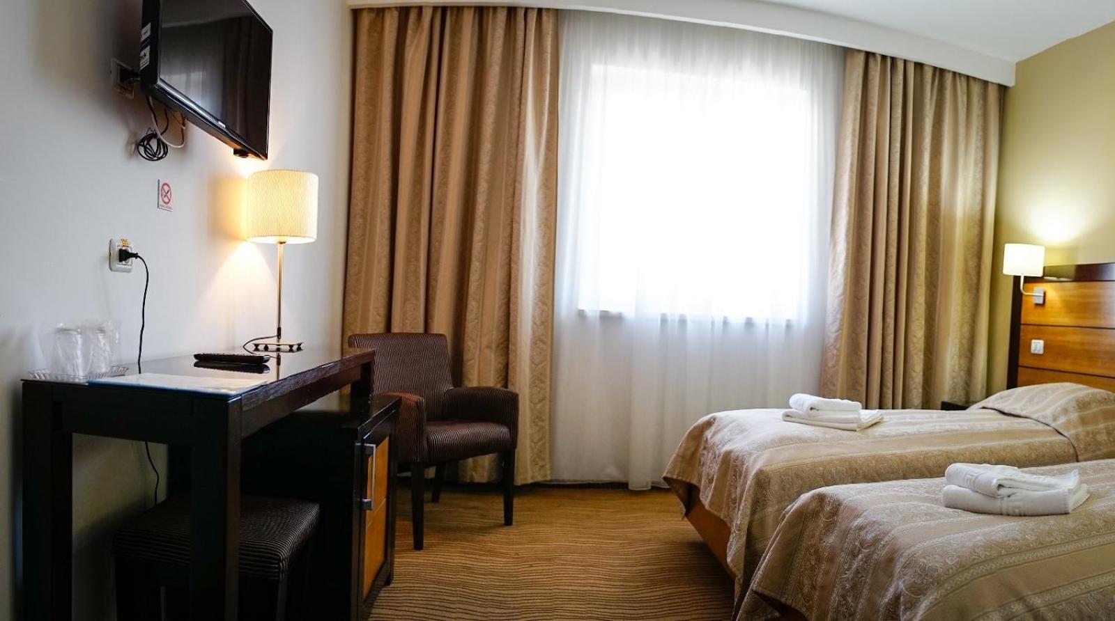 Hotel Criss บูคาเรสต์ ภายนอก รูปภาพ