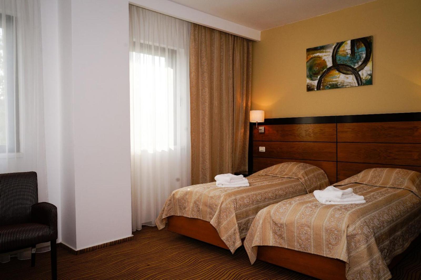 Hotel Criss บูคาเรสต์ ภายนอก รูปภาพ