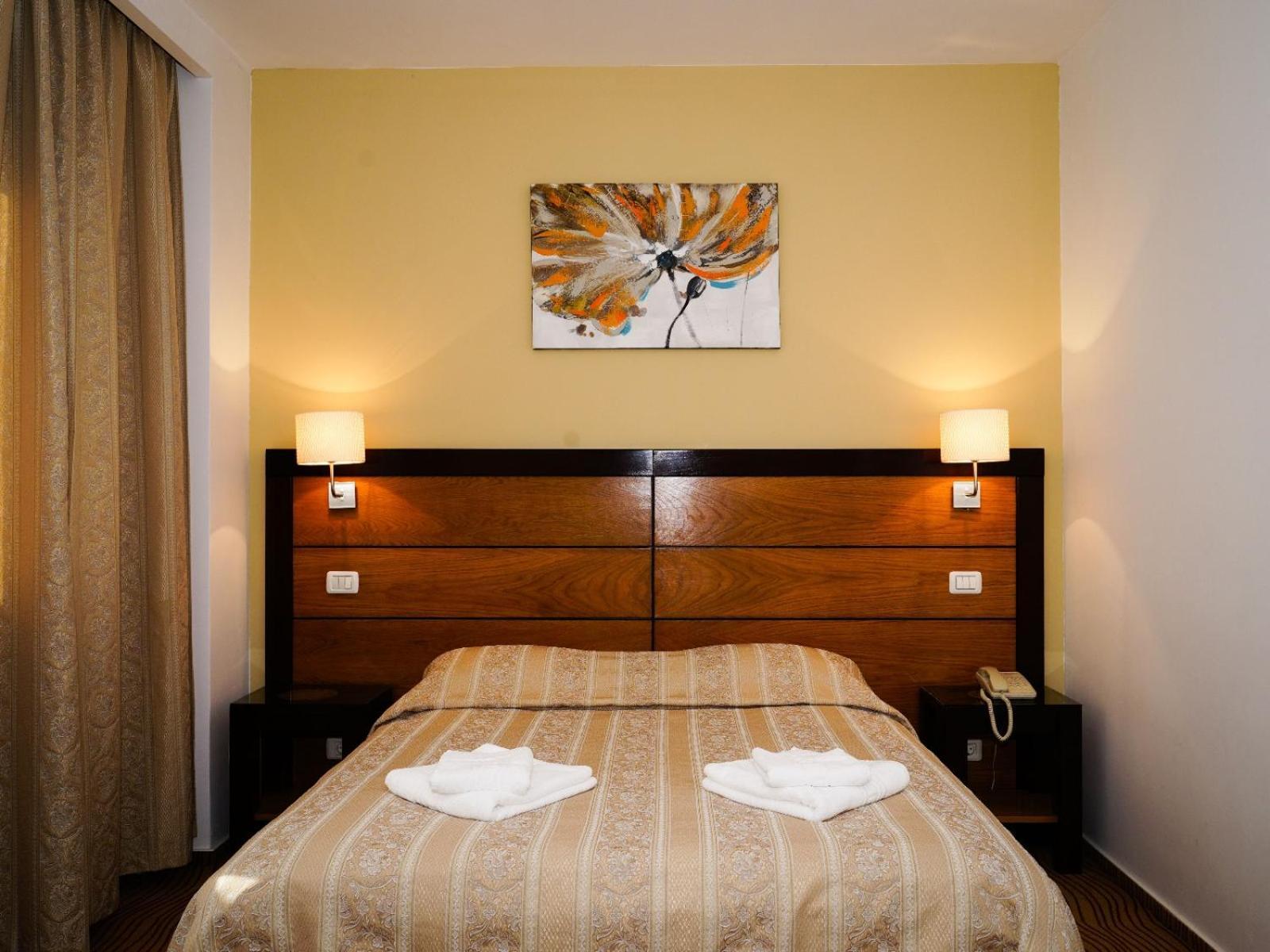 Hotel Criss บูคาเรสต์ ภายนอก รูปภาพ