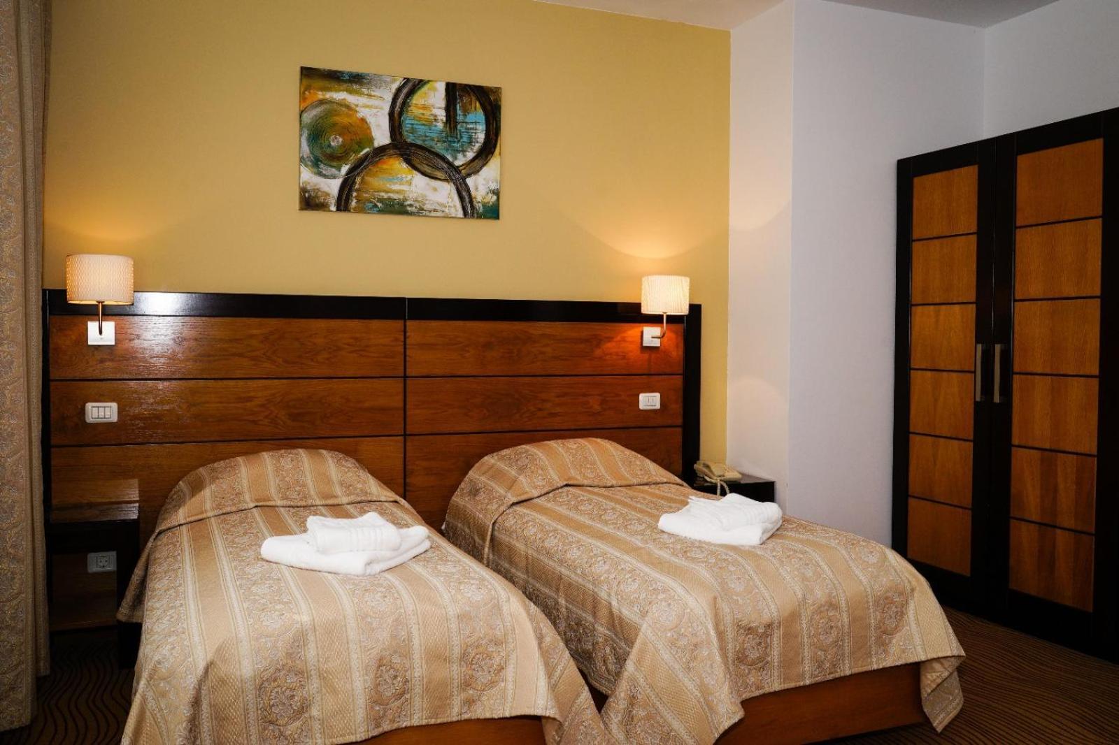 Hotel Criss บูคาเรสต์ ภายนอก รูปภาพ