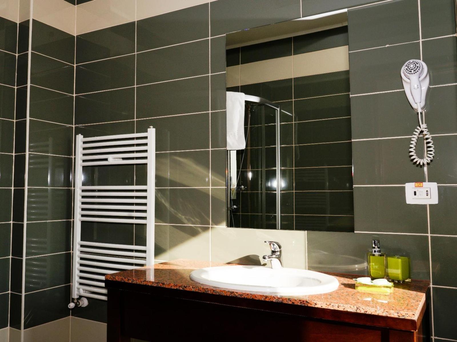 Hotel Criss บูคาเรสต์ ภายนอก รูปภาพ