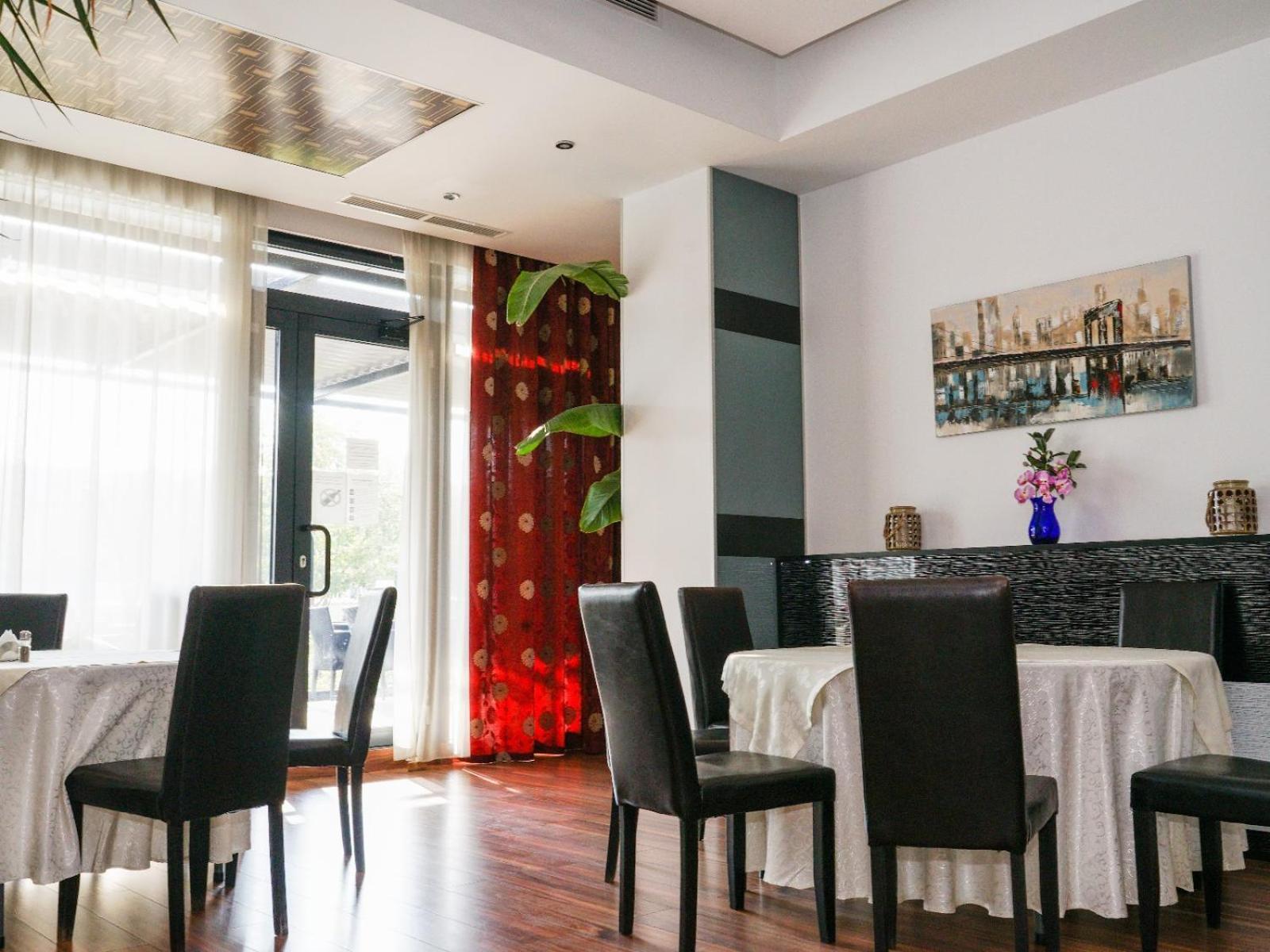 Hotel Criss บูคาเรสต์ ภายนอก รูปภาพ