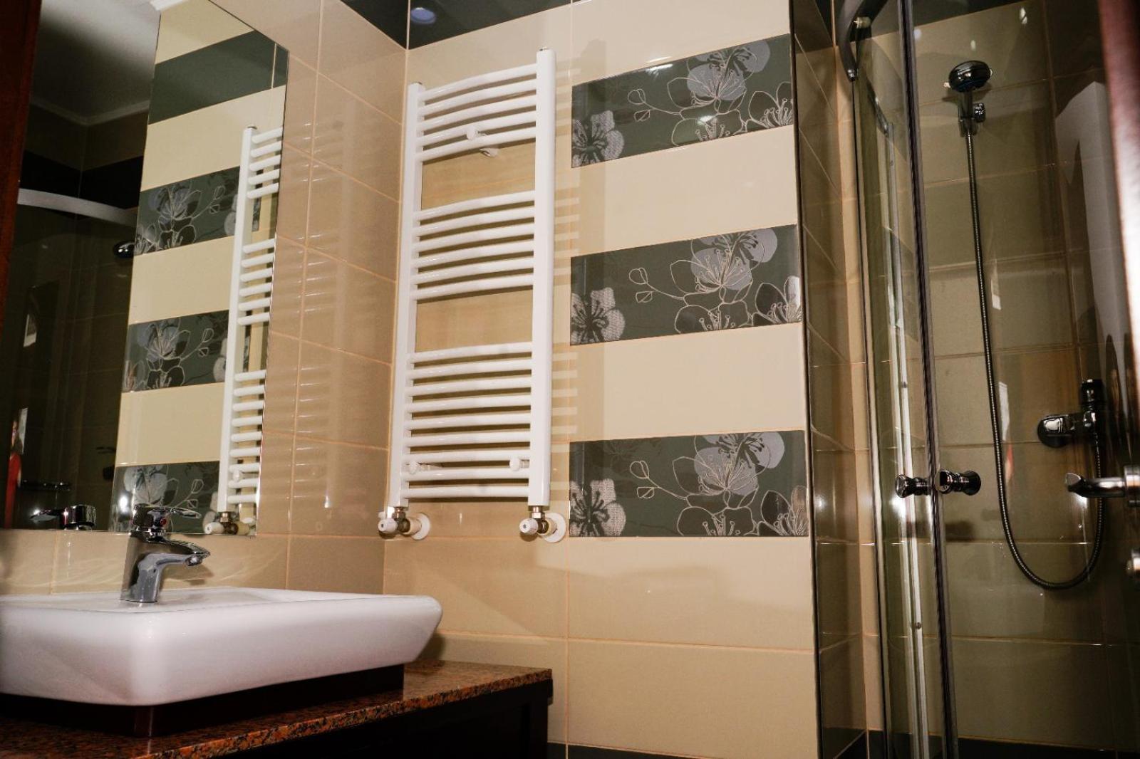 Hotel Criss บูคาเรสต์ ภายนอก รูปภาพ