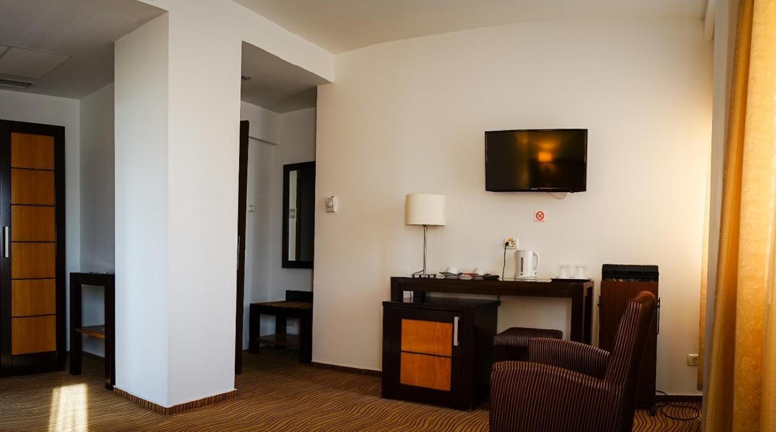 Hotel Criss บูคาเรสต์ ภายนอก รูปภาพ