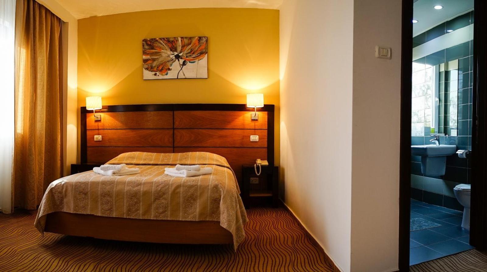 Hotel Criss บูคาเรสต์ ภายนอก รูปภาพ