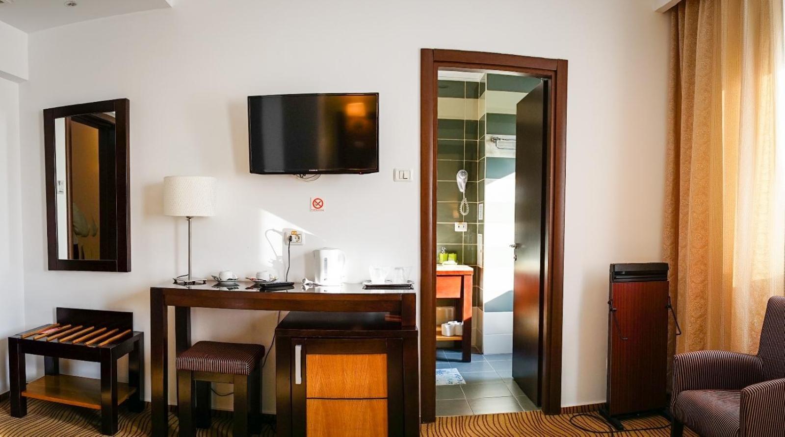 Hotel Criss บูคาเรสต์ ภายนอก รูปภาพ