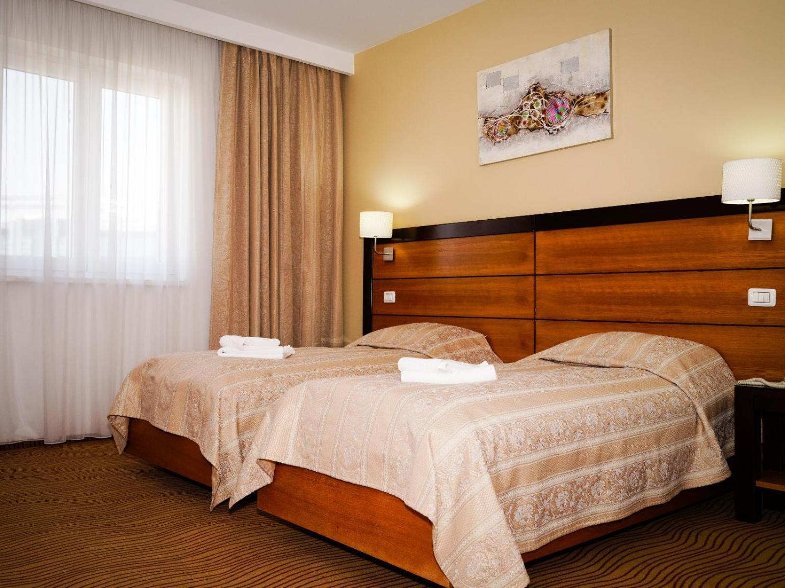 Hotel Criss บูคาเรสต์ ภายนอก รูปภาพ