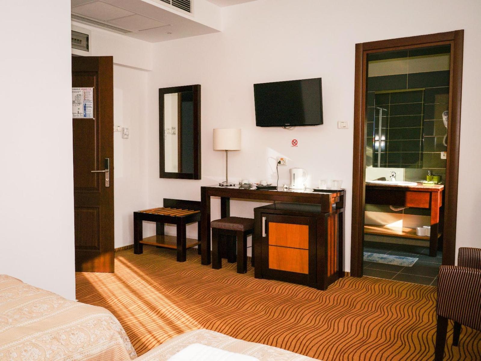 Hotel Criss บูคาเรสต์ ภายนอก รูปภาพ